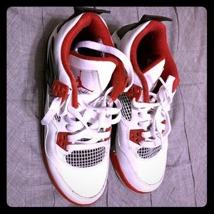 Jordan 4 Retro GS Fire Red